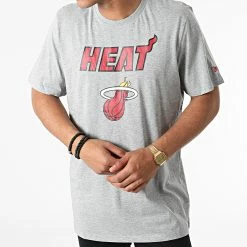 Vente flash ⌛ Tee 👚 Shirt Team Logo Miami Heat 11530751 Gris Chiné de New Era 🧨 -New Era Soldes 2022 new era 269335 11530751 20210611T145926 03