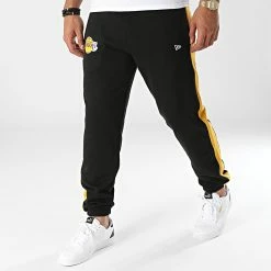 Sortie 🔥 Pantalon Jogging A Bandes Los Angeles Lakers 12827206 Noir Moutarde de New Era ⌛