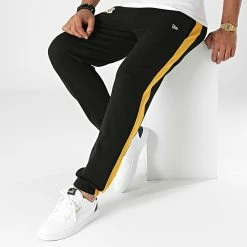 Sortie 🔥 Pantalon Jogging A Bandes Los Angeles Lakers 12827206 Noir Moutarde de New Era ⌛ -New Era Soldes 2022 new era 279541 12827206 20210816T160836 03