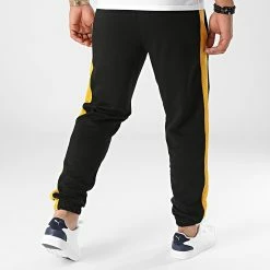 Sortie 🔥 Pantalon Jogging A Bandes Los Angeles Lakers 12827206 Noir Moutarde de New Era ⌛ -New Era Soldes 2022 new era 279541 12827206 20210816T160837 04