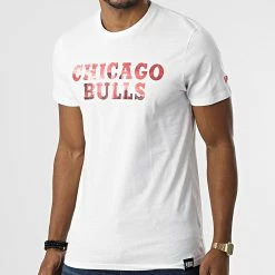 Grosses soldes ❤️ Tee 👕 Shirt Chicago Bulls Graphic Logo 12869842 Blanc de New Era 👍