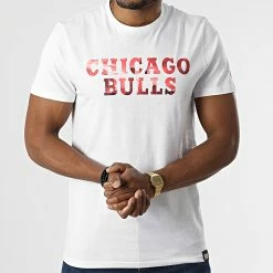Grosses soldes ❤️ Tee 👕 Shirt Chicago Bulls Graphic Logo 12869842 Blanc de New Era 👍 -New Era Soldes 2022 new era 292311 12869842 20211125T120515 03