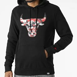 Le moins cher 😉 Sweat Capuche Infill Team Logo Chicago Bulls Noir de New Era 🎉 -New Era Soldes 2022 new era 292938 12869845 20220216T145407 03