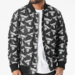 Top 10 🔔 Veste Bomber NBA Chicago Bulls AOP 12893178 Noir Blanc de New Era 😉 -New Era Soldes 2022 new era 300331 12893178 20220203T155909 03