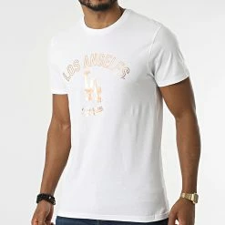 Offres 🌟 Tee 👚 Shirt Metallic Graphic Print Los Angeles Dodgers Blanc Doré de New Era ⭐