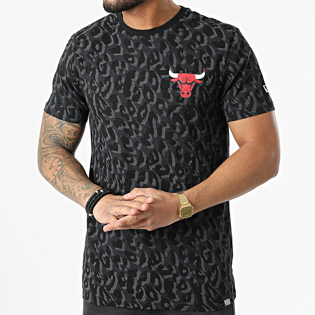 Sortie 😍 Tee 👚 Shirt Leopard Chicago Bulls 12893091 Gris Anthracite Noir de New Era 🎁 3 Sortie 😍 Tee 👚 Shirt Leopard Chicago Bulls 12893091 Gris Anthracite Noir de New Era 🎁 – Image 3