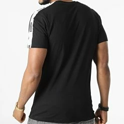 Meilleure affaire 😀 Tee 👕 Shirt A Bandes MLB Sleeve Taping New York Yankees 12369821 Noir de New Era 🛒 -New Era Soldes 2022 new era 313872 12369821 20220408T151123 04