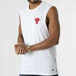 Meilleure affaire 😍 Tee 👚 Shirt Sans Manches NBA Left Chest Logo Chicago Bulls 13083913 Blanc de New Era ✔️