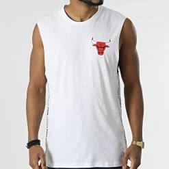 Meilleure affaire 😍 Tee 👚 Shirt Sans Manches NBA Left Chest Logo Chicago Bulls 13083913 Blanc de New Era ✔️ -New Era Soldes 2022 new era 313875 13083913 20220408T150512 03