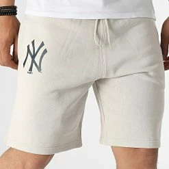 Le moins cher ❤️ Short Jogging New York Yankees 13083929 Gris Clair de New Era 👏