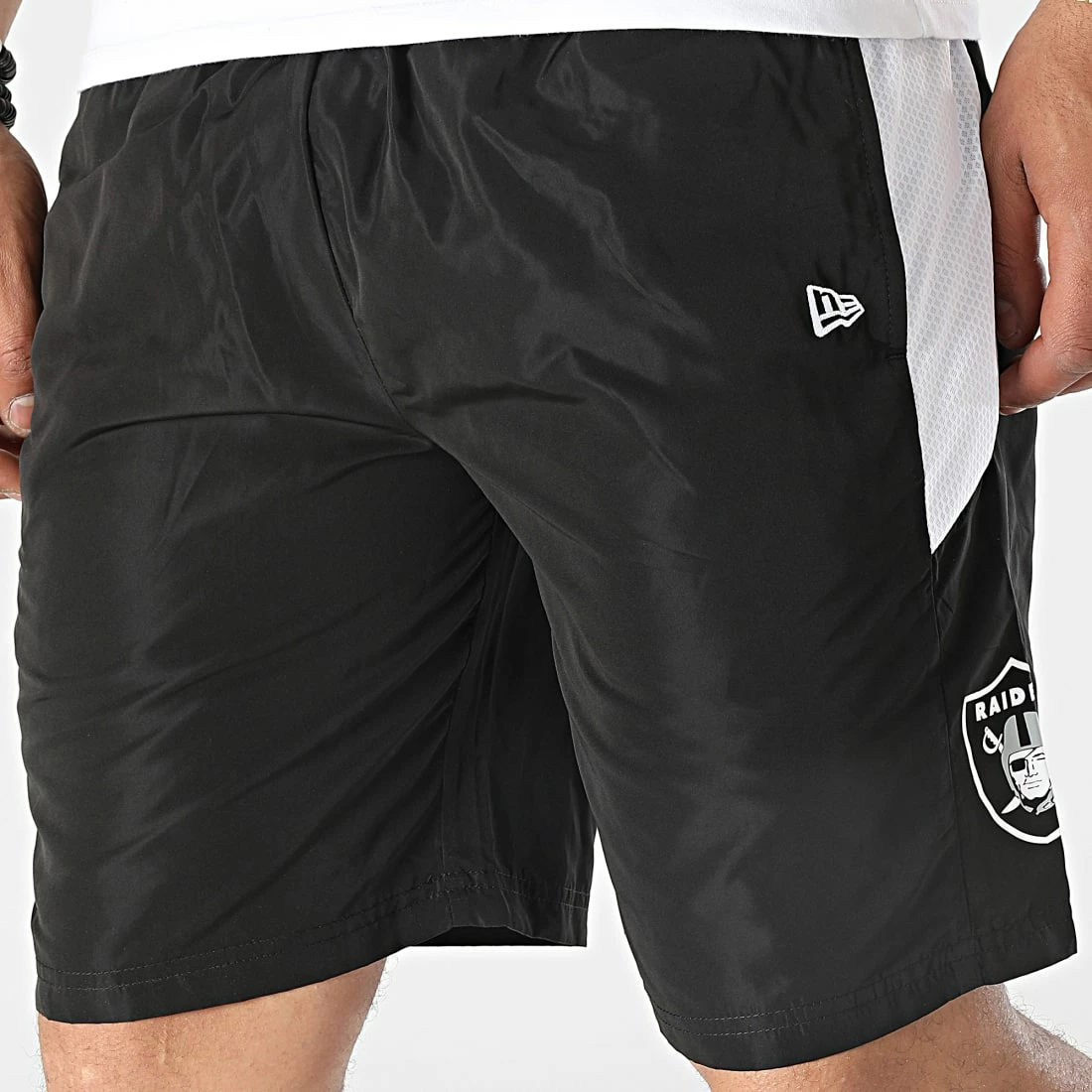 Nouveau 🛒 Short Jogging A Bandes NFL Side Panel Las Vegas Raiders 13116160 Noir de New Era 🎉 1 Nouveau 🛒 Short Jogging A Bandes NFL Side Panel Las Vegas Raiders 13116160 Noir de New Era 🎉