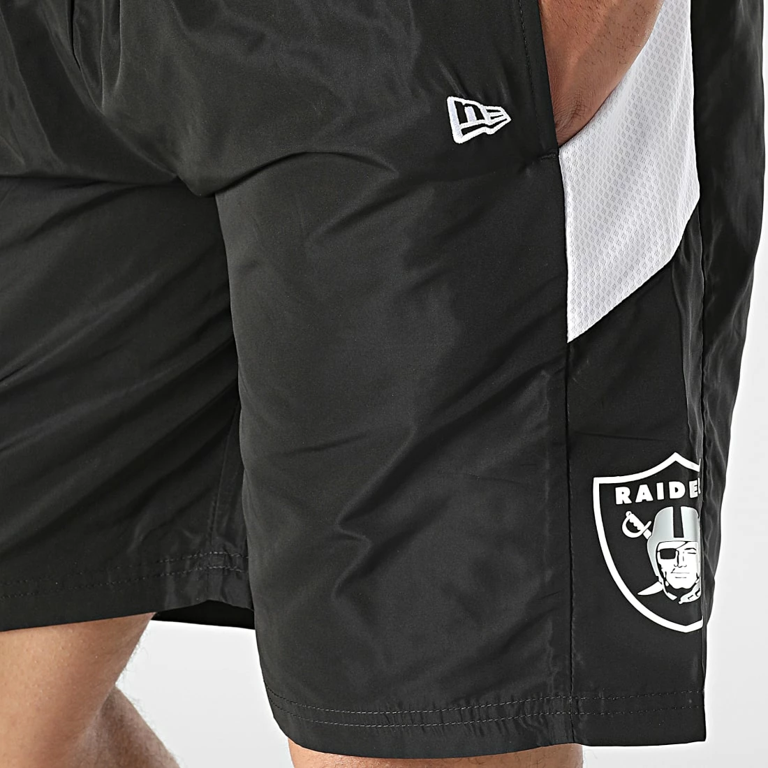 Nouveau 🛒 Short Jogging A Bandes NFL Side Panel Las Vegas Raiders 13116160 Noir de New Era 🎉 2 Nouveau 🛒 Short Jogging A Bandes NFL Side Panel Las Vegas Raiders 13116160 Noir de New Era 🎉 – Image 2