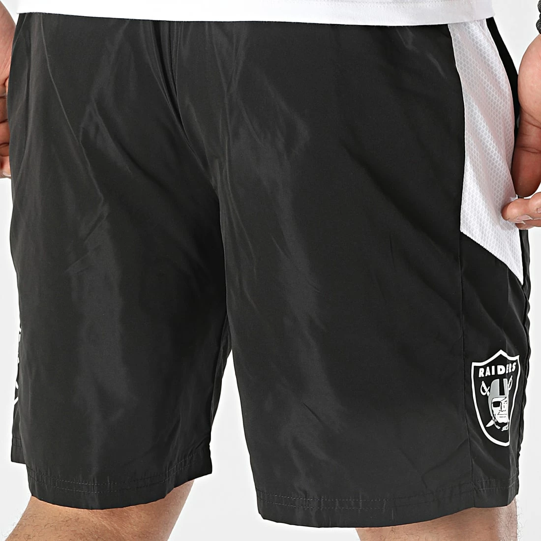 Nouveau 🛒 Short Jogging A Bandes NFL Side Panel Las Vegas Raiders 13116160 Noir de New Era 🎉 4 Nouveau 🛒 Short Jogging A Bandes NFL Side Panel Las Vegas Raiders 13116160 Noir de New Era 🎉 – Image 4