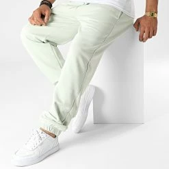 Grosses soldes 🤩 Pantalon Jogging League Essential New York Yankees Vert de New Era ⭐ -New Era Soldes 2022 new era 321879 13113876 20220621T121227 03