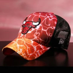 Acheter 🌟 Casquette Trucker ☀️ Summer City Chicago Bulls Rouge Orange Dégradé de New Era 🎁 -New Era Soldes 2022 new era 322816 60240316 20220610T075430 05
