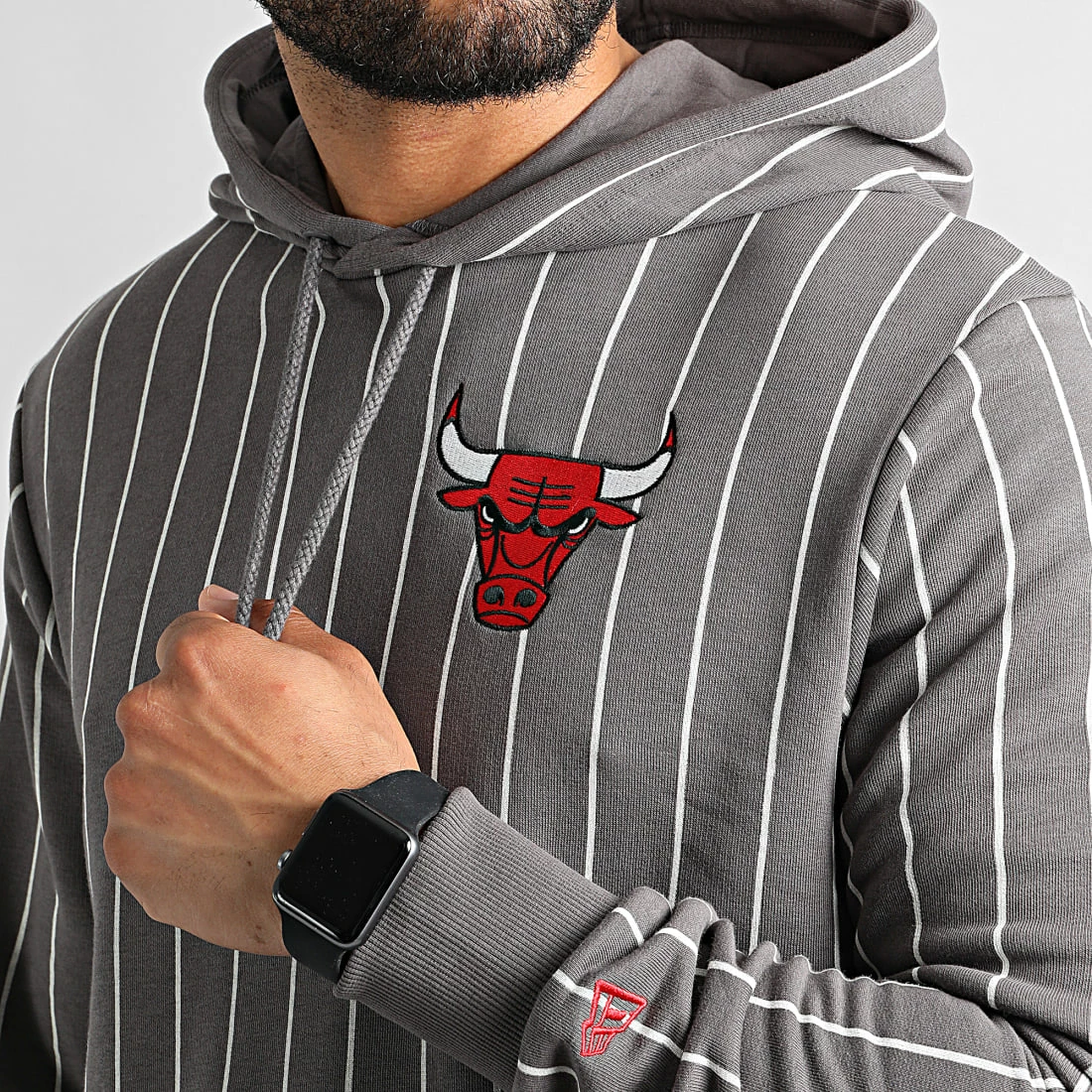 Bon marché 👍 Sweat Capuche Pinstripe PO Chicago Bulls 13324533 Gris Anthracite de New Era 🥰 3 Bon marché 👍 Sweat Capuche Pinstripe PO Chicago Bulls 13324533 Gris Anthracite de New Era 🥰 – Image 3