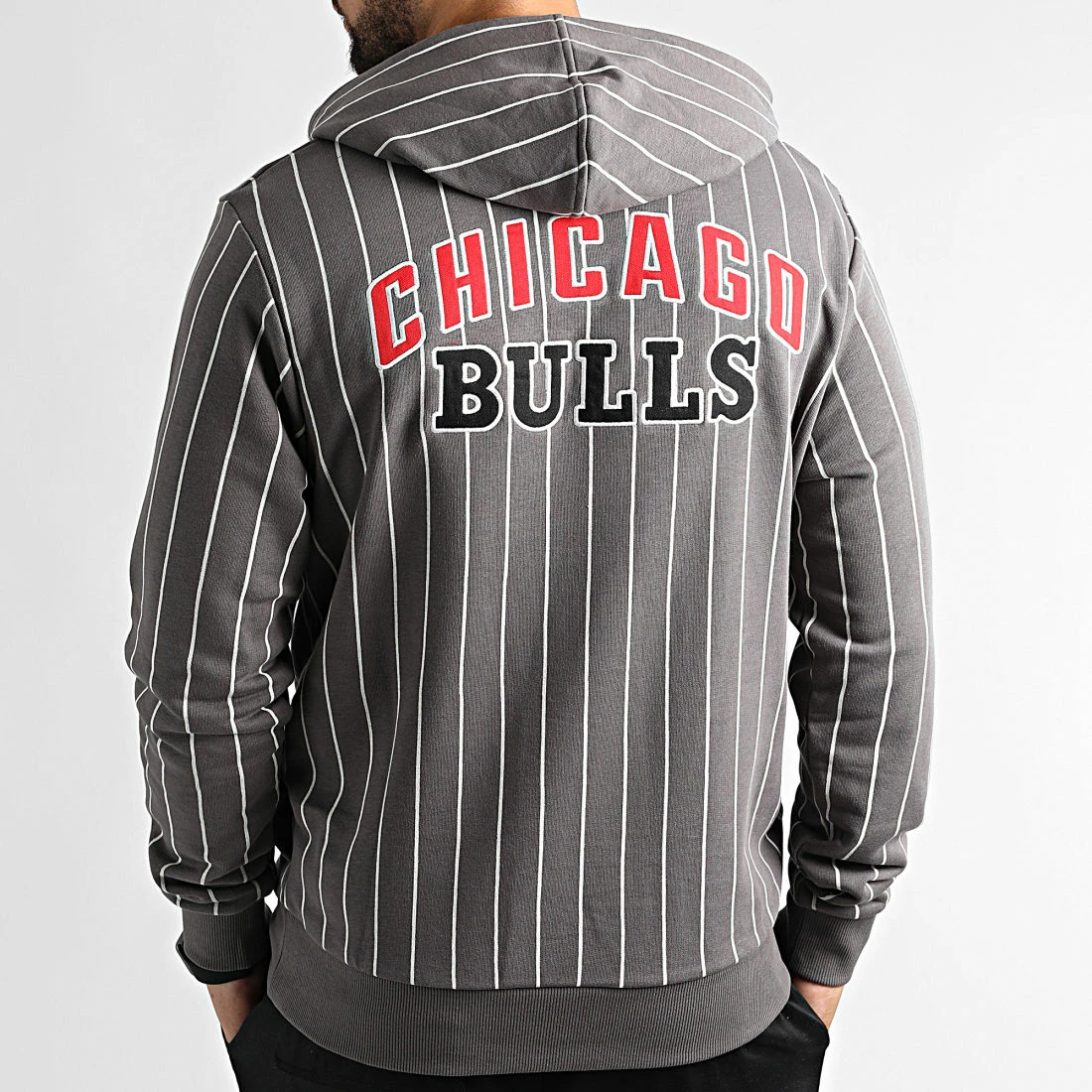 Bon marché 👍 Sweat Capuche Pinstripe PO Chicago Bulls 13324533 Gris Anthracite de New Era 🥰 1 Bon marché 👍 Sweat Capuche Pinstripe PO Chicago Bulls 13324533 Gris Anthracite de New Era 🥰