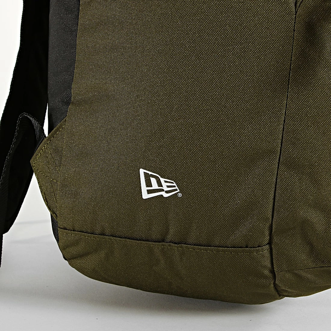 Remise 🥰 Sac A Dos Stadium New York Yankees Vert Kaki de New Era 🌟 3 Remise 🥰 Sac A Dos Stadium New York Yankees Vert Kaki de New Era 🌟 – Image 3