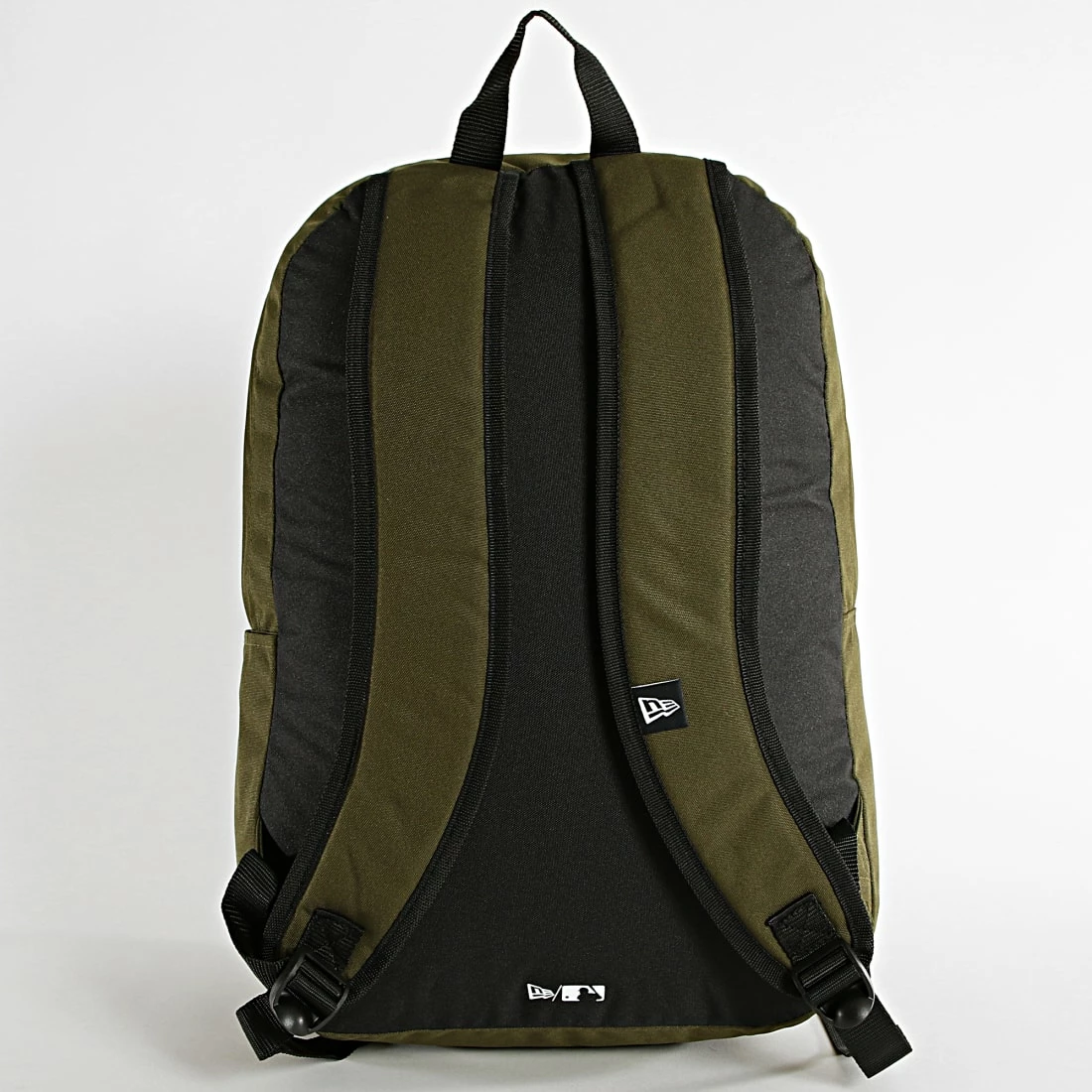 Remise 🥰 Sac A Dos Stadium New York Yankees Vert Kaki de New Era 🌟 4 Remise 🥰 Sac A Dos Stadium New York Yankees Vert Kaki de New Era 🌟 – Image 4