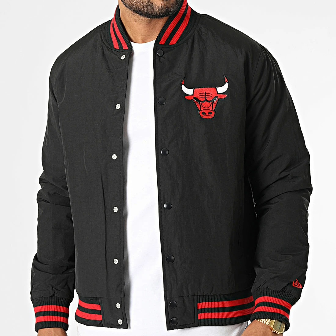 Acheter 😀 Veste Bomber Team Logo Chicago Bulls 60284773 Noir de New Era 🔔 3 Acheter 😀 Veste Bomber Team Logo Chicago Bulls 60284773 Noir de New Era 🔔 – Image 3