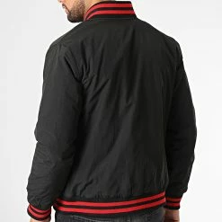 Acheter 😀 Veste Bomber Team Logo Chicago Bulls 60284773 Noir de New Era 🔔 7 Acheter 😀 Veste Bomber Team Logo Chicago Bulls 60284773 Noir de New Era 🔔 -New Era Soldes 2022 new era 329838 60284773 20220729T160159 04