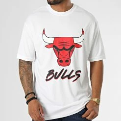 Meilleure vente ✨ Tee 👚 Shirt Chicago Bulls Script Mesh 60284736 Blanc de New Era 💯 -New Era Soldes 2022 new era 329842 60284736 20220729T160426 03