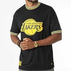 Sortie 😉 Tee 👕 Shirt Los Angeles Lakers 60284633 Noir Jaune de New Era ✔️ -New Era Soldes 2022 new era 331034 60284633 20220811T160549 03