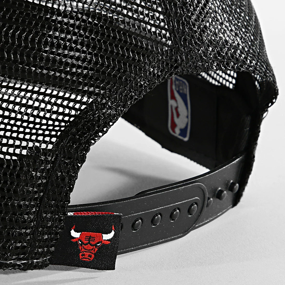 Meilleure affaire 💯 Casquette Trucker Team Colour Block Chicago Bulls Rouge Blanc Noir de New Era ❤️ 3 Meilleure affaire 💯 Casquette Trucker Team Colour Block Chicago Bulls Rouge Blanc Noir de New Era ❤️ – Image 3