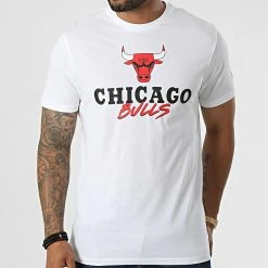 Coupon 🔥 Tee 👕 Shirt Chicago Bulls 60284676 Blanc de New Era 🧨 -New Era Soldes 2022 new era 332467 60284676 20220818T123845 03
