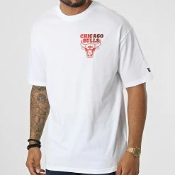 Meilleure affaire 👍 Tee 👚 Shirt Chicago Bulls 60284684 Blanc de New Era 😉 -New Era Soldes 2022 new era 332477 60284684 20220818T123949 04