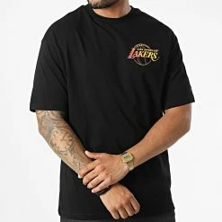 Nouveau 👍 Tee 👚 Shirt Los Angeles Lakers 60284683 Noir de New Era 🎉 -New Era Soldes 2022 new era 332491 60284683 20220817T161058 03