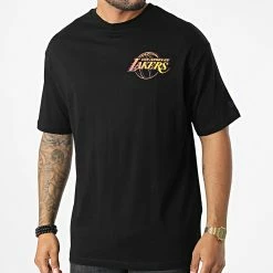 Nouveau 👍 Tee 👚 Shirt Los Angeles Lakers 60284683 Noir de New Era 🎉 -New Era Soldes 2022 new era 332491 60284683 20220817T161059 04