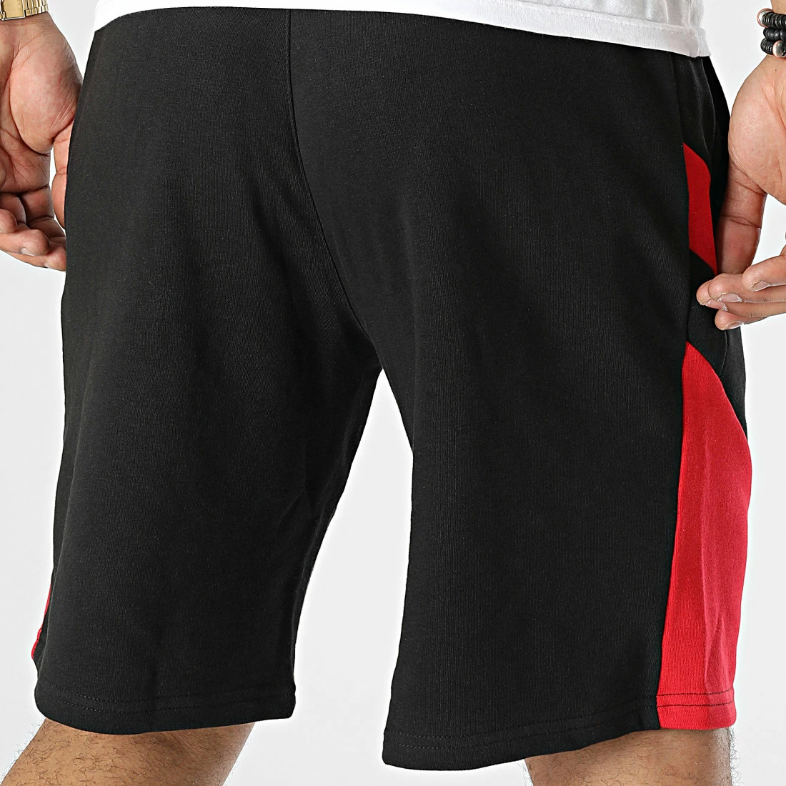 Sortie 🌟 Short Jogging Chicago Bulls 60284720 Noir Rouge de New Era 🔥 4 Sortie 🌟 Short Jogging Chicago Bulls 60284720 Noir Rouge de New Era 🔥 – Image 4