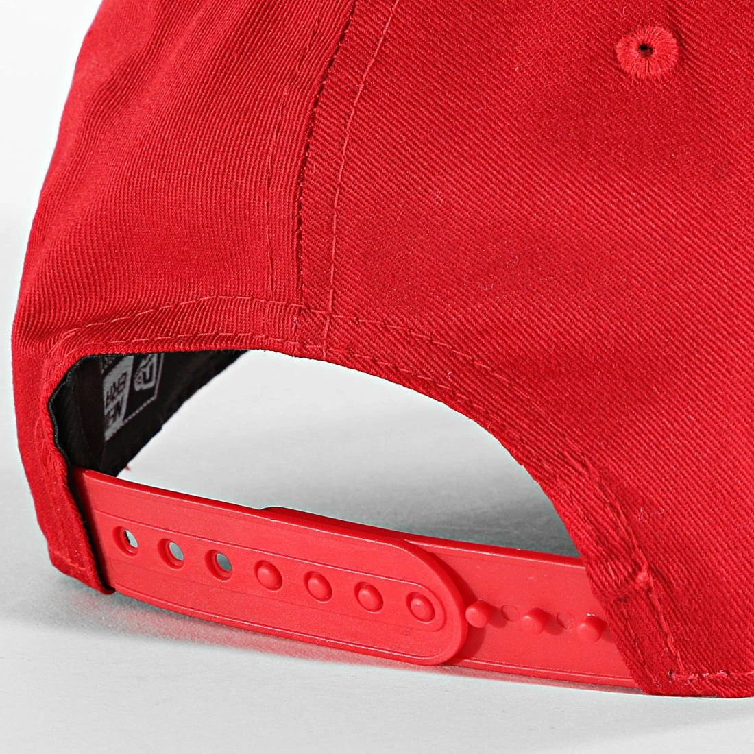 Vente flash ✨ Casquette 9Forty Foil Logo Chicago Bulls Rouge de New Era 🥰 3 Vente flash ✨ Casquette 9Forty Foil Logo Chicago Bulls Rouge de New Era 🥰 – Image 3