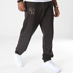 Tout neuf 👏 Pantalon Jogging Embroidered Logo New York Yankees Marron de New Era 🌟 -New Era Soldes 2022 new era 341683 60297775 20221027T162007 05