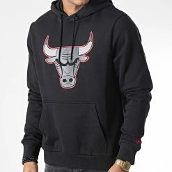 Meilleur prix 👍 Sweat Capuche Large Outline Logo Chicago Bulls Noir de New Era 💯 -New Era Soldes 2022 new era 342202 60292279 20221025T154654 03
