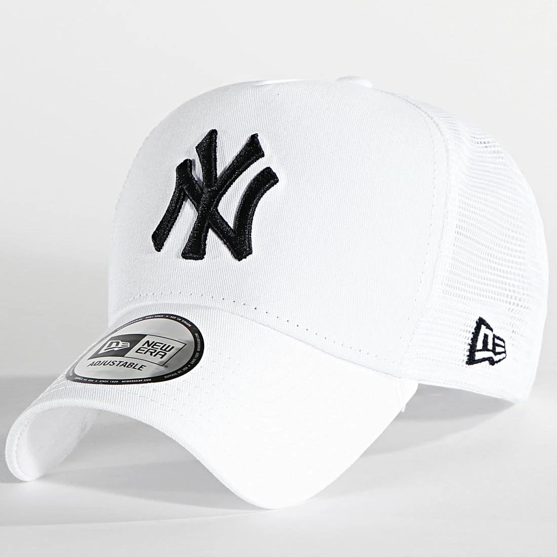 Sortie 🧨 Casquette Trucker Essential New York Yankees Blanc de New Era ✔️ 1 Sortie 🧨 Casquette Trucker Essential New York Yankees Blanc de New Era ✔️