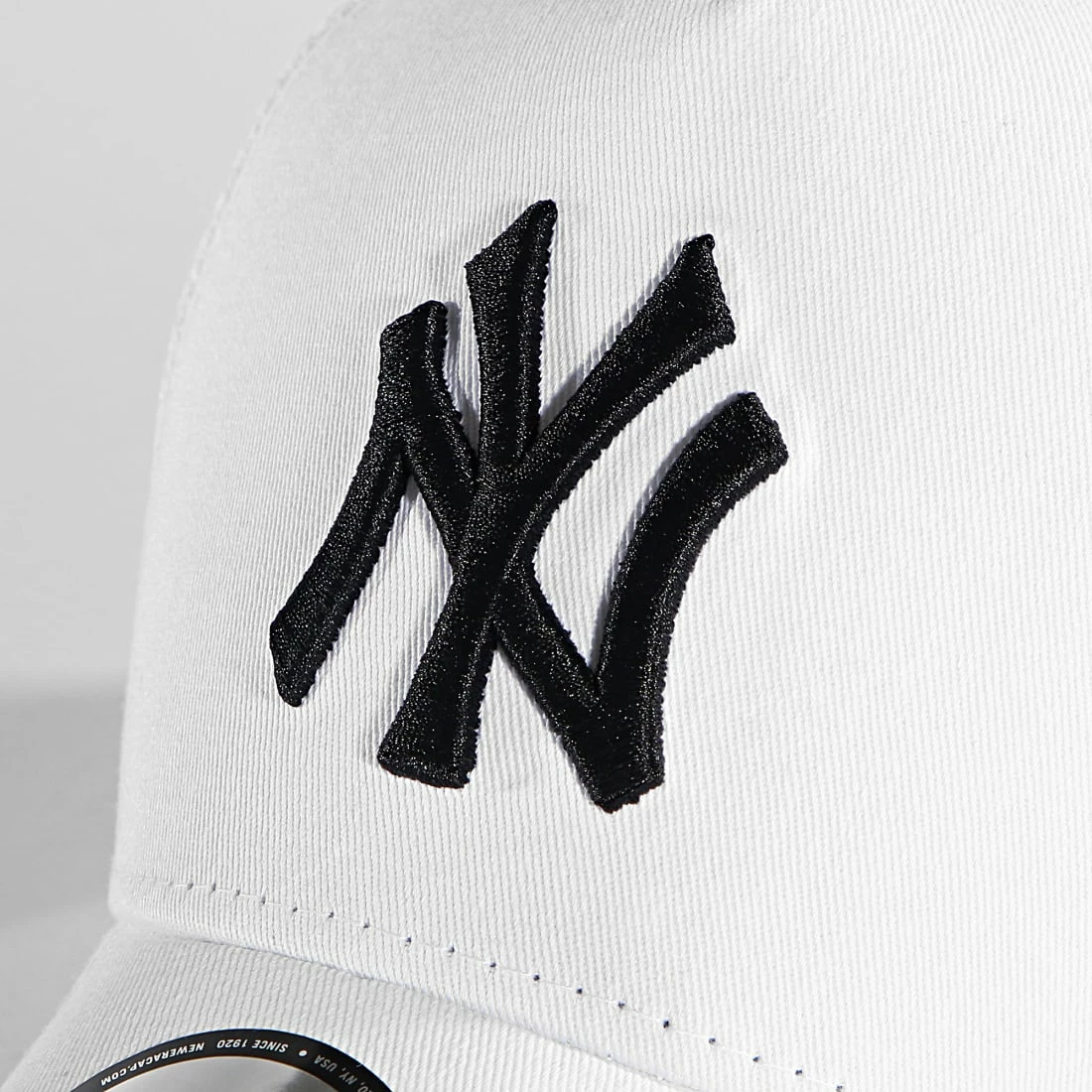 Sortie 🧨 Casquette Trucker Essential New York Yankees Blanc de New Era ✔️ 2 Sortie 🧨 Casquette Trucker Essential New York Yankees Blanc de New Era ✔️ – Image 2
