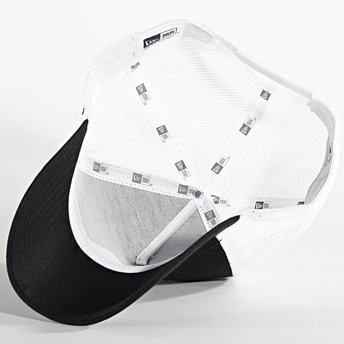 Meilleure vente 🌟 Casquette Trucker Essential New York Yankees Noir Blanc de New Era 😉 4 Meilleure vente 🌟 Casquette Trucker Essential New York Yankees Noir Blanc de New Era 😉 – Image 4