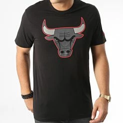 Meilleur prix 🤩 Tee 👚 Shirt Outline Logo Chicago Bulls Noir de New Era 😉 -New Era Soldes 2022 new era 343059 60292281 20221024T154048 03