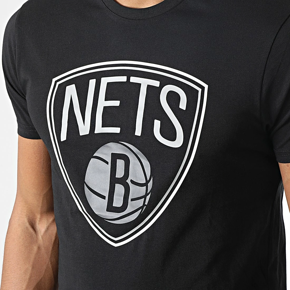 Grosses soldes ✨ Tee 👕 Shirt Outline Logo Brooklyn Nets Noir de New Era 🔔 2 Grosses soldes ✨ Tee 👕 Shirt Outline Logo Brooklyn Nets Noir de New Era 🔔 – Image 2