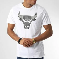 Budget ⭐ Tee 👚 Shirt Outline Logo Chicago Bulls Blanc de New Era ✨ -New Era Soldes 2022 new era 343062 60292286 20221025T151832 03