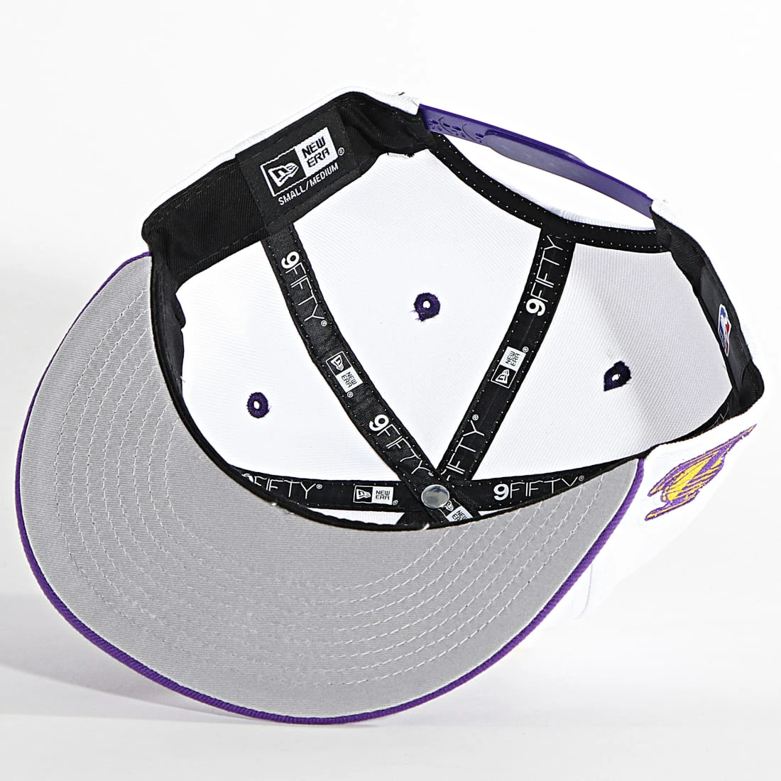 Offres 🛒 Casquette Snapback 9Fifty Retro Title Los Angeles Lakers Blanc de New Era 🎁 4 Offres 🛒 Casquette Snapback 9Fifty Retro Title Los Angeles Lakers Blanc de New Era 🎁 – Image 4