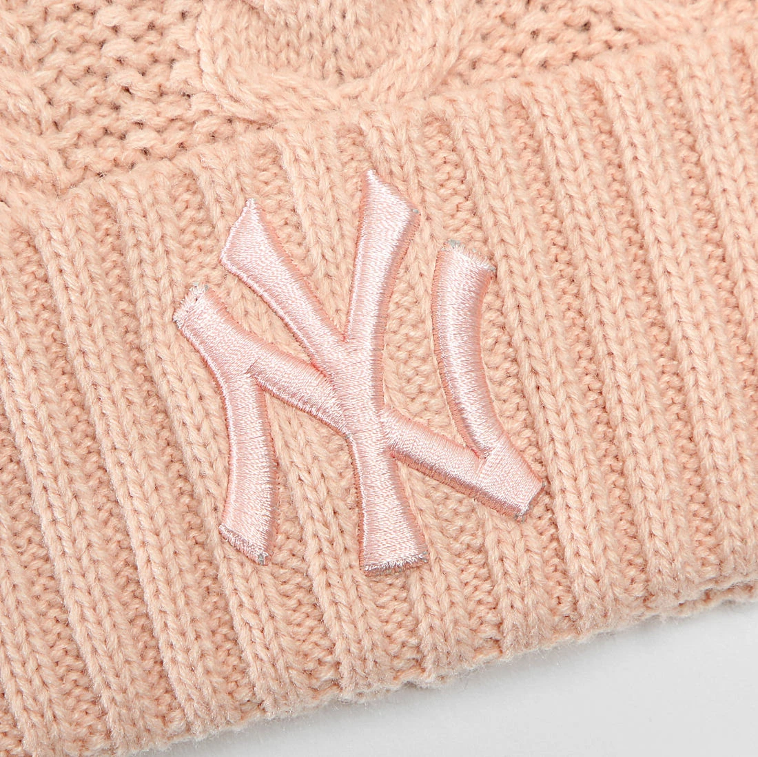 Promo 😀 Bonnet Femme Double Pom New York Yankees Rose de New Era 😉 2 Promo 😀 Bonnet Femme Double Pom New York Yankees Rose de New Era 😉 – Image 2