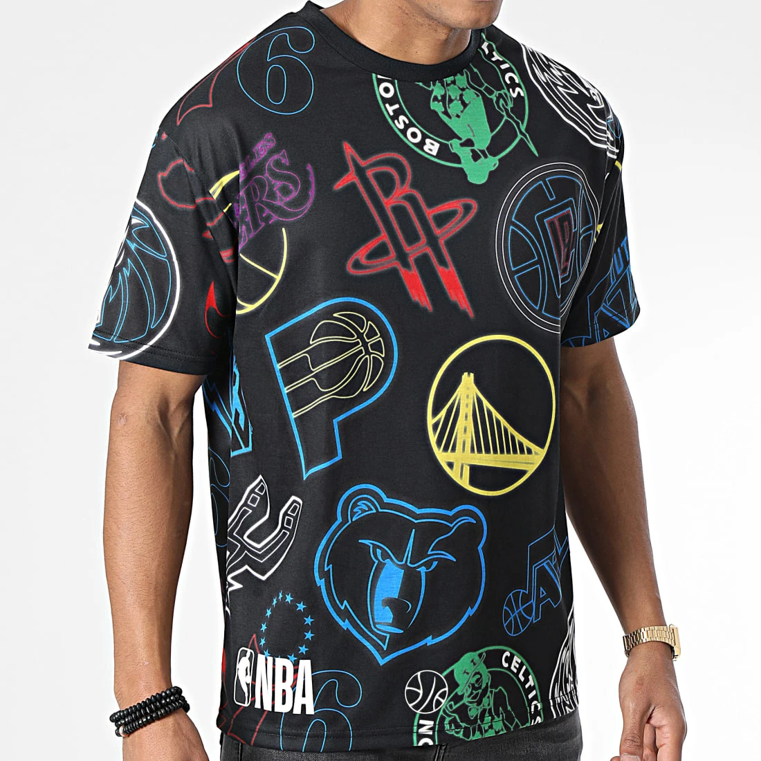 Offres 🥰 Tee 👚 Shirt All Over Print Neon Noir de New Era 😉 1 Offres 🥰 Tee 👚 Shirt All Over Print Neon Noir de New Era 😉