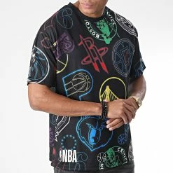 Offres 🥰 Tee 👚 Shirt All Over Print Neon Noir de New Era 😉 6 Offres 🥰 Tee 👚 Shirt All Over Print Neon Noir de New Era 😉 -New Era Soldes 2022 new era 343703 60292339 20221025T161421 03