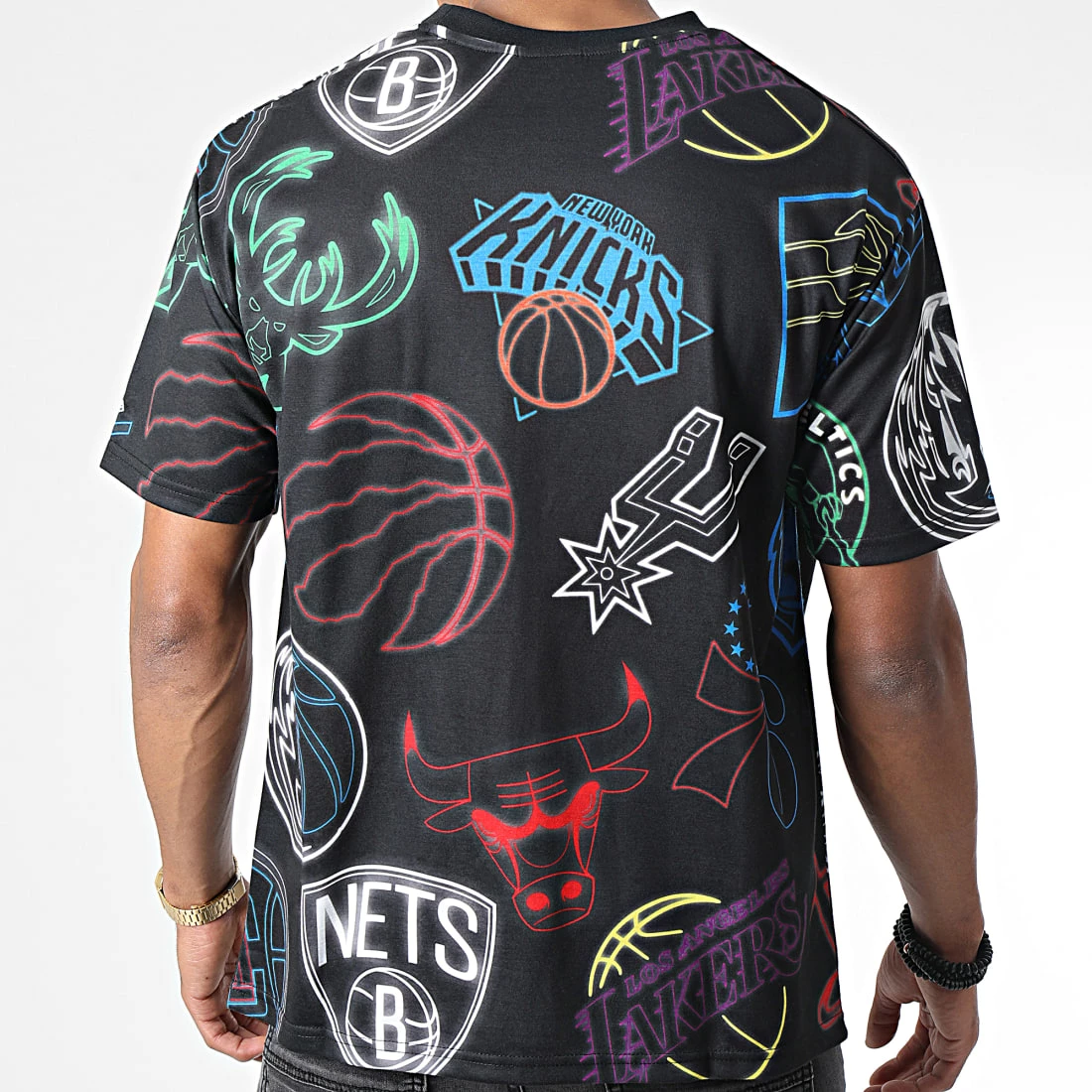 Offres 🥰 Tee 👚 Shirt All Over Print Neon Noir de New Era 😉 4 Offres 🥰 Tee 👚 Shirt All Over Print Neon Noir de New Era 😉 – Image 4