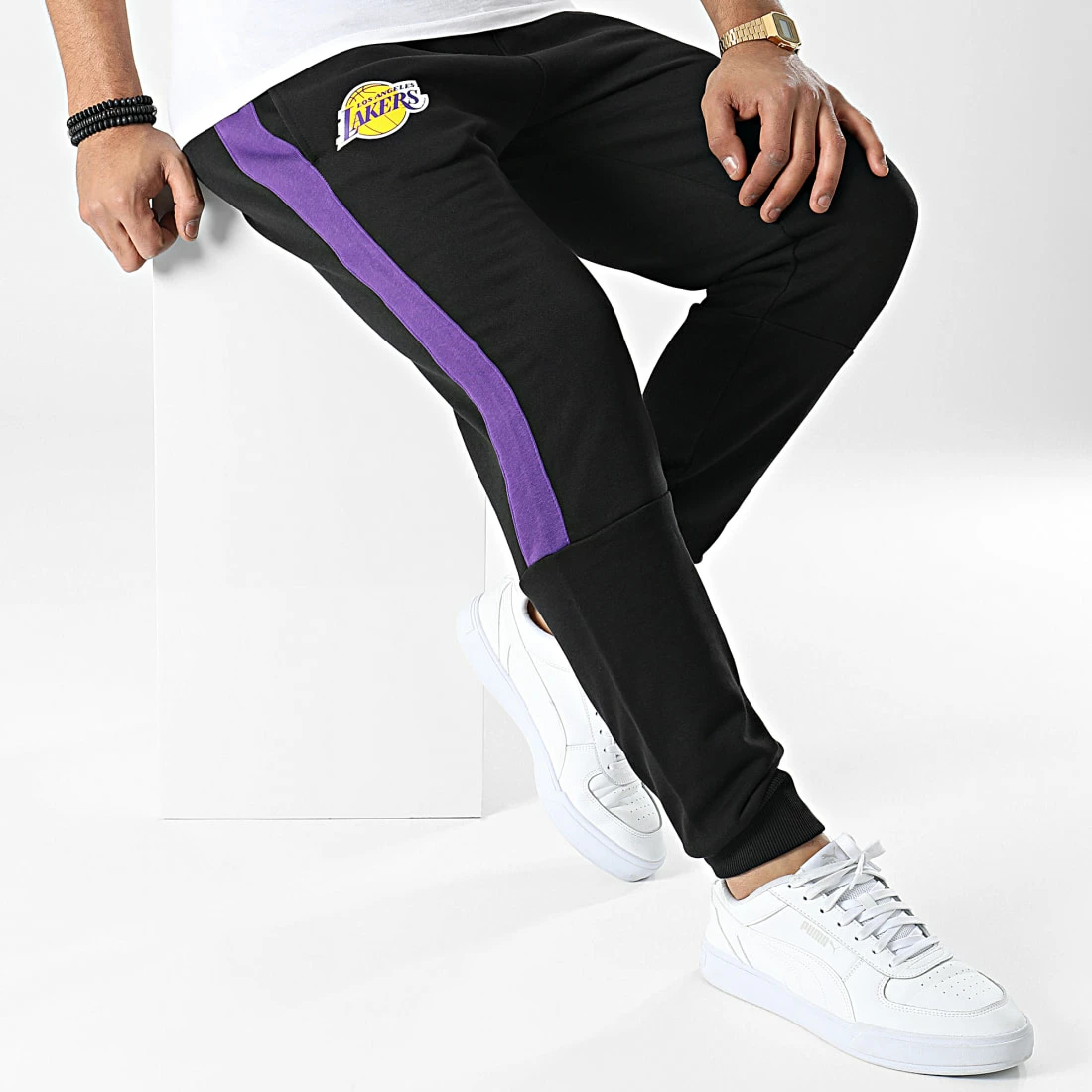 Grosses soldes 🧨 Pantalon Jogging Panel Los Angeles Lakers Noir de New Era 👏 3 Grosses soldes 🧨 Pantalon Jogging Panel Los Angeles Lakers Noir de New Era 👏 – Image 3