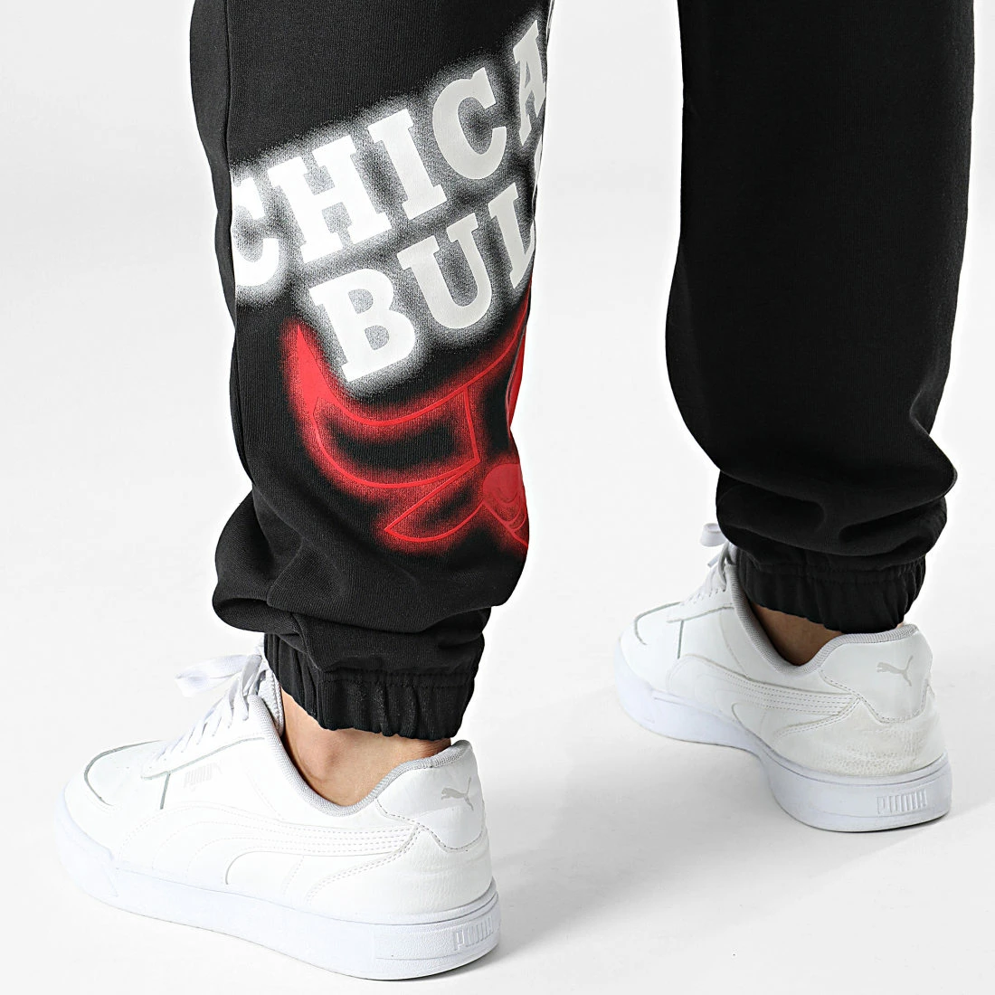 Promo 🛒 Pantalon Jogging Chicago Bulls NBA 60292367 Noir de New Era 💯 2 Promo 🛒 Pantalon Jogging Chicago Bulls NBA 60292367 Noir de New Era 💯 – Image 2